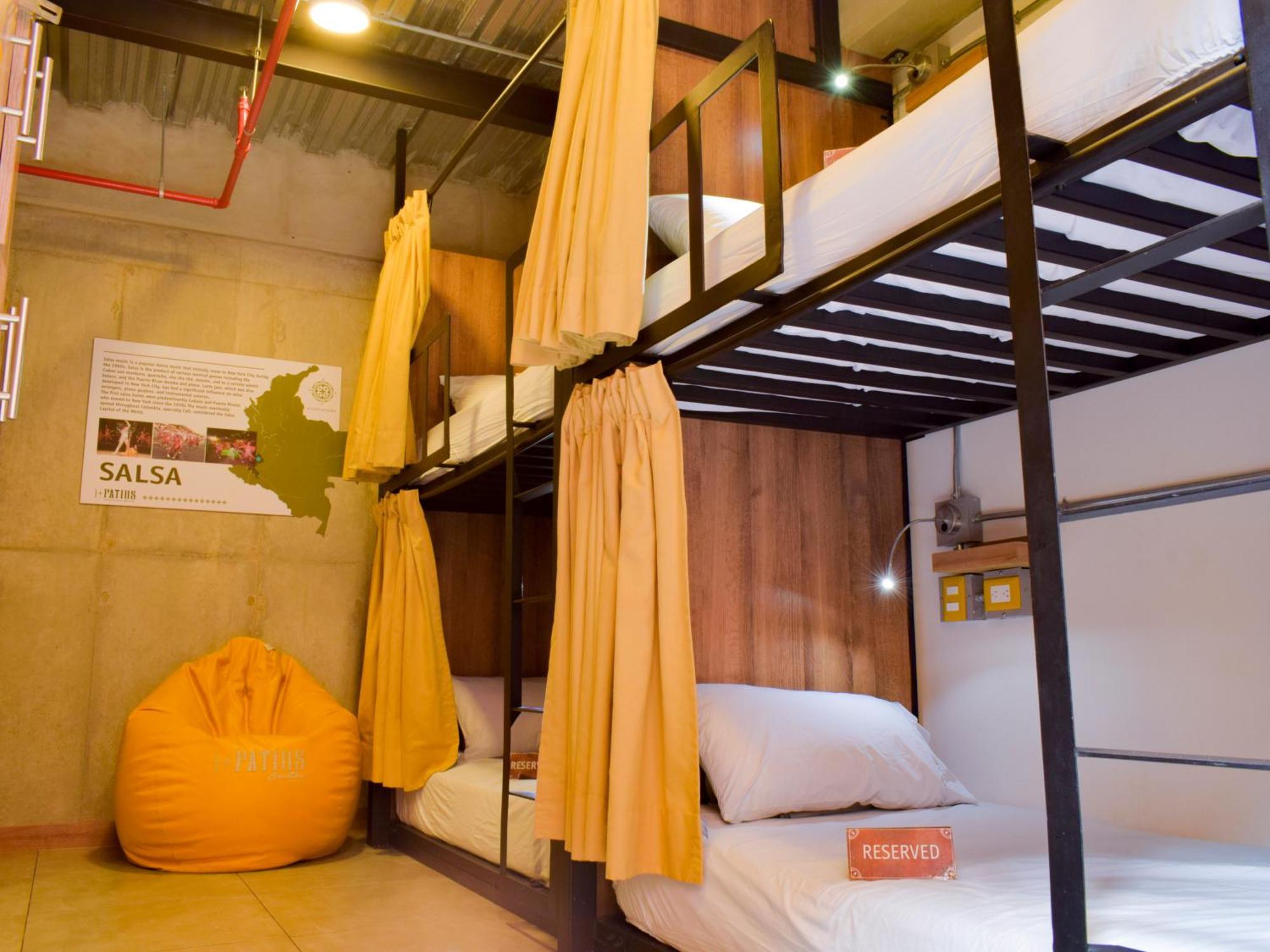 Los Patios Hostel Меделин Екстериор снимка