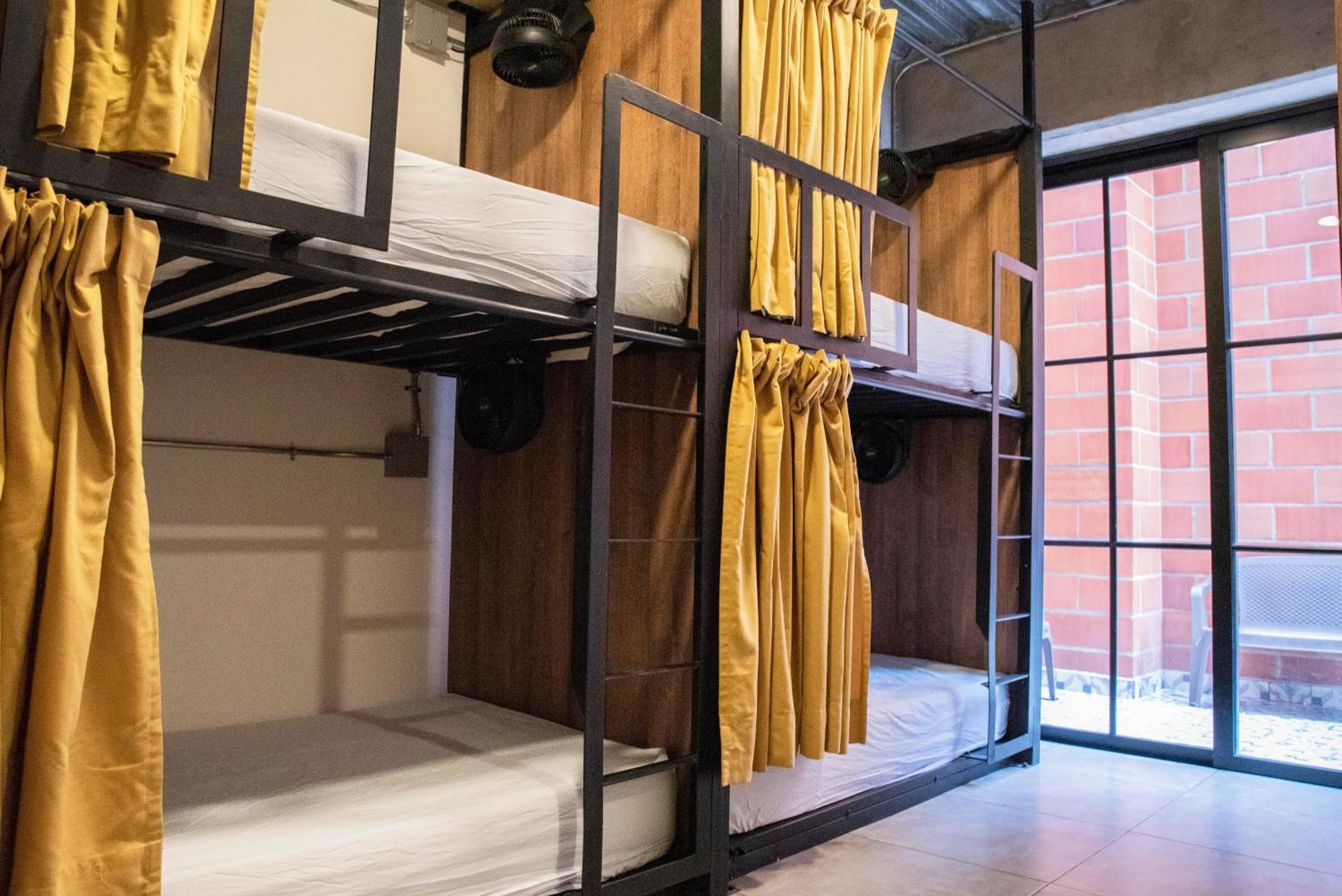 Los Patios Hostel Меделин Екстериор снимка