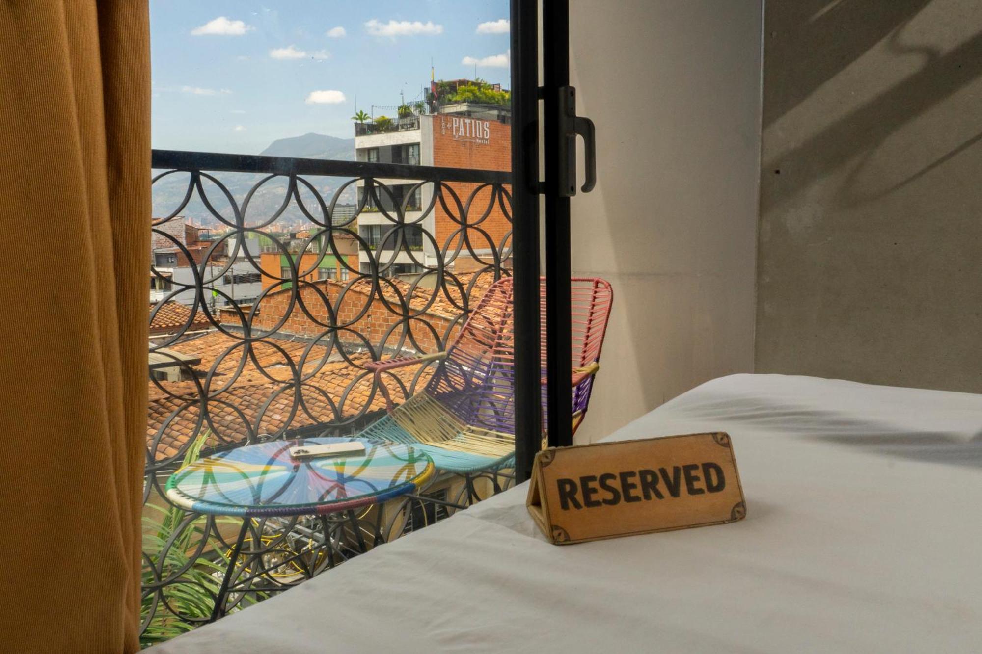 Los Patios Hostel Меделин Екстериор снимка