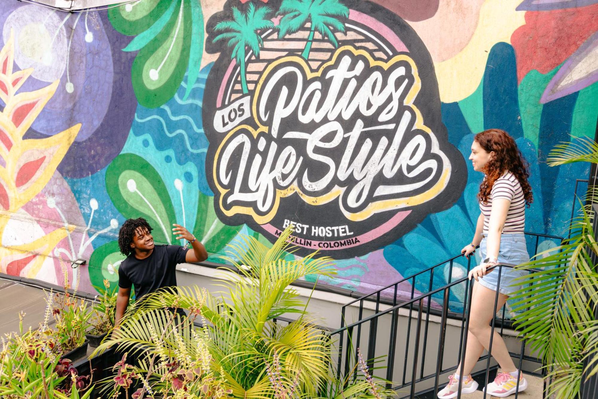Los Patios Hostel Меделин Екстериор снимка