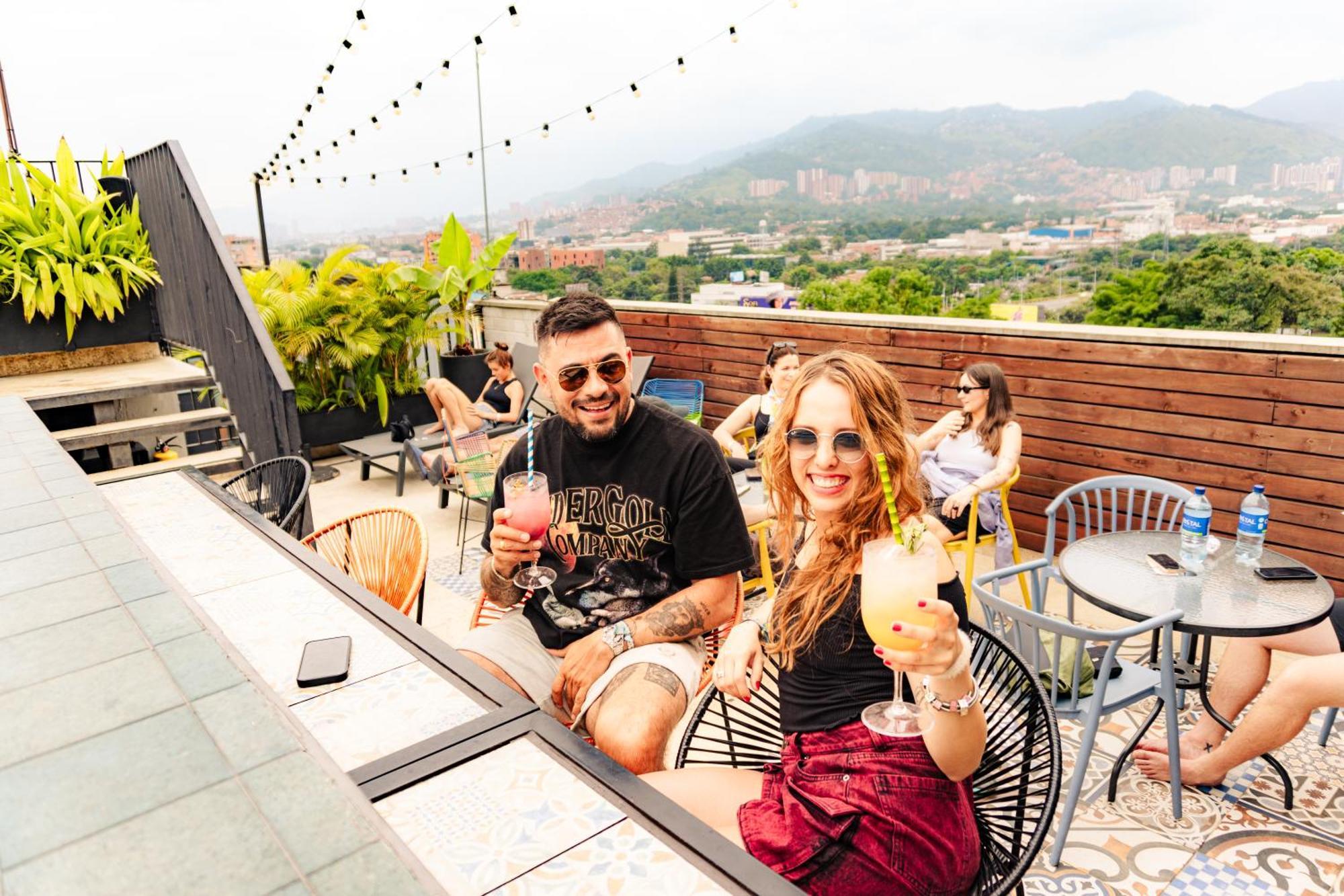 Los Patios Hostel Меделин Екстериор снимка